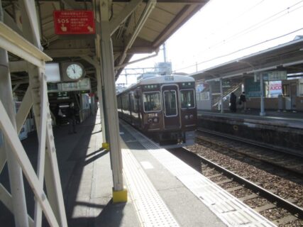 神崎川駅は、大阪市淀川区新高六丁目にある、阪急電鉄神戸本線の駅。