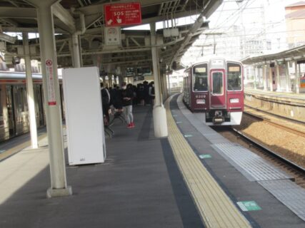 相川駅は、大阪市東淀川区相川一丁目にある、阪急電鉄京都本線の駅。