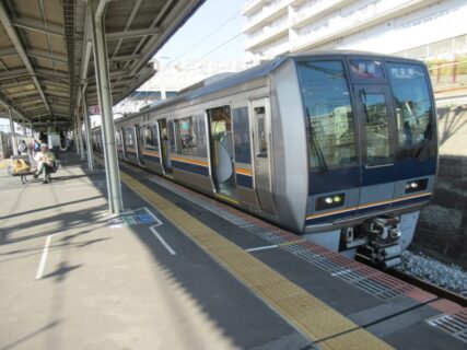 朝霧駅は、兵庫県明石市朝霧南町一丁目にある、JR西日本山陽本線の駅。