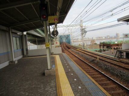 淀川駅は、大阪市福島区海老江八丁目にある、阪神電気鉄道本線の駅。