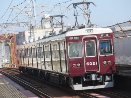 阪神国道駅は、兵庫県西宮市津門大塚町にある、阪急電鉄今津線の駅。