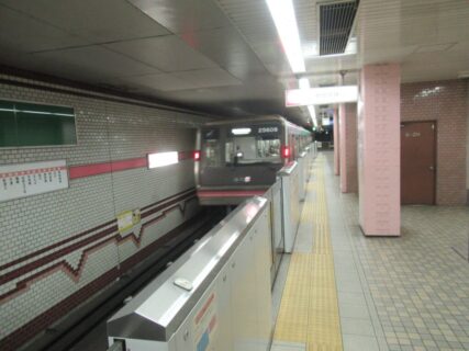 小路駅は、大阪市生野区小路東二丁目にある、大阪メトロ千日前線の駅。