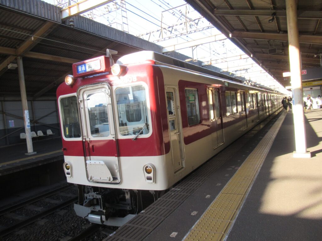 近鉄八尾駅は、大阪府八尾市北本町二丁目にある、近鉄大阪線の駅。
