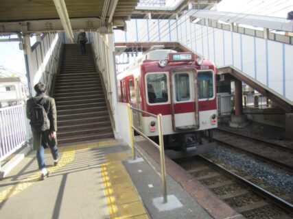築山駅は、奈良県大和高田市築山にある、近畿日本鉄道大阪線の駅。