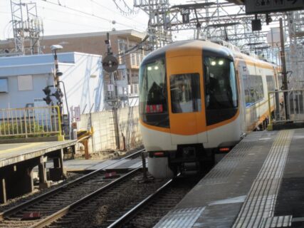 興戸駅は、京都府京田辺市興戸北落延にある、近畿日本鉄道京都線の駅。