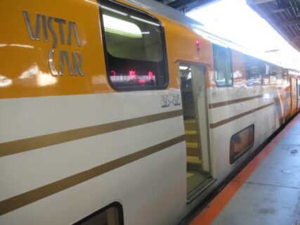 近鉄京都駅から大和西大寺駅まで、ビスタカーの二階席にて移動です。