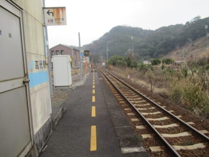 高光駅は、愛媛県宇和島市高串にある、JR四国予讃線の駅。