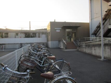 土橋駅は、愛媛県松山市土橋町にある、伊予鉄道郡中線の駅。