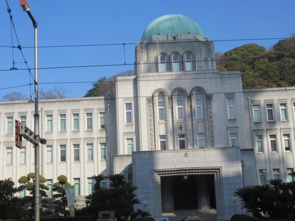 愛媛県庁舎は、国の登録有形文化財に登録されている。