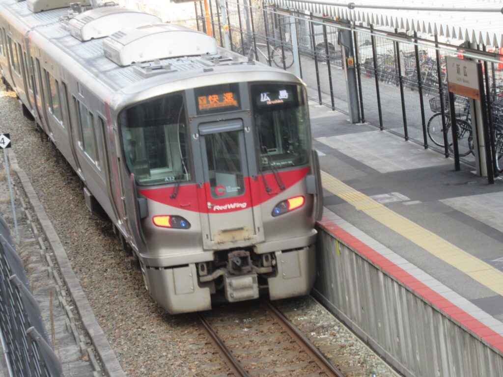 新広駅は、広島県呉市広古新開二丁目にある、JR西日本呉線の駅。