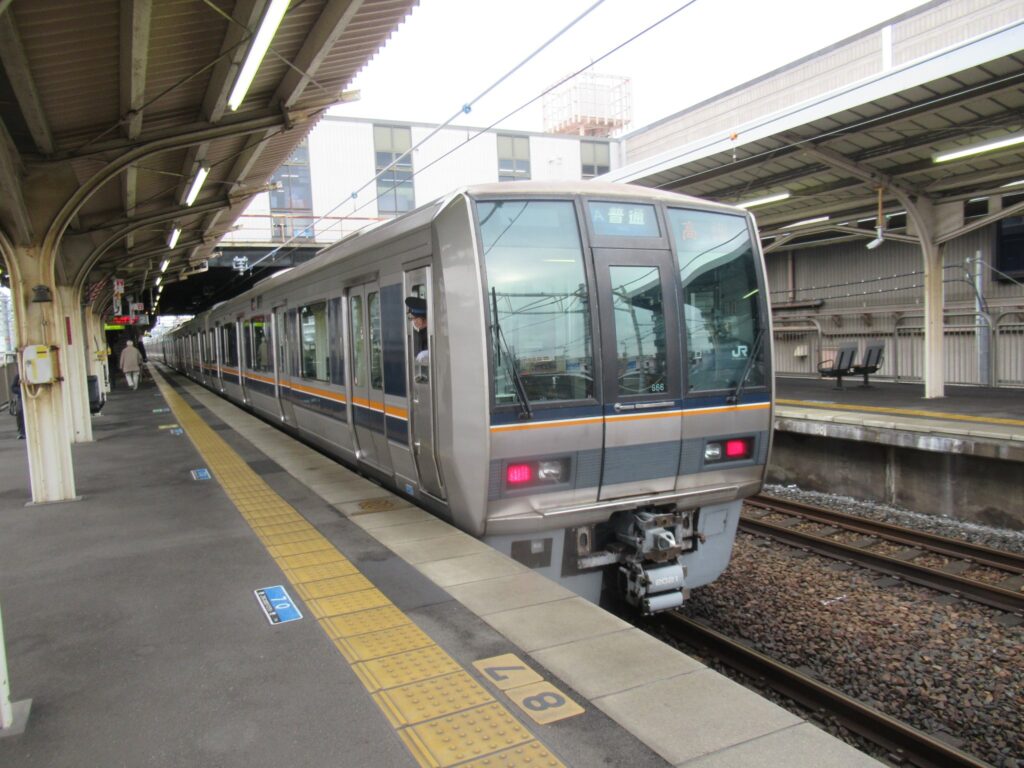 千里丘駅は、大阪府摂津市千里丘一丁目にある、JR西日本東海道本線の駅。