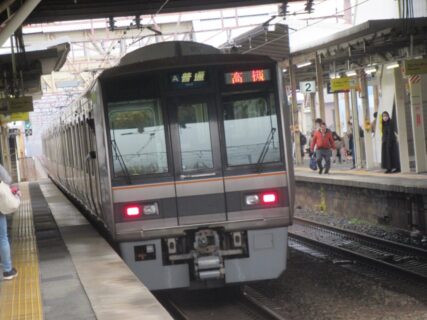 摂津富田駅は、大阪府高槻市富田町にある、JR西日本東海道本線の駅。
