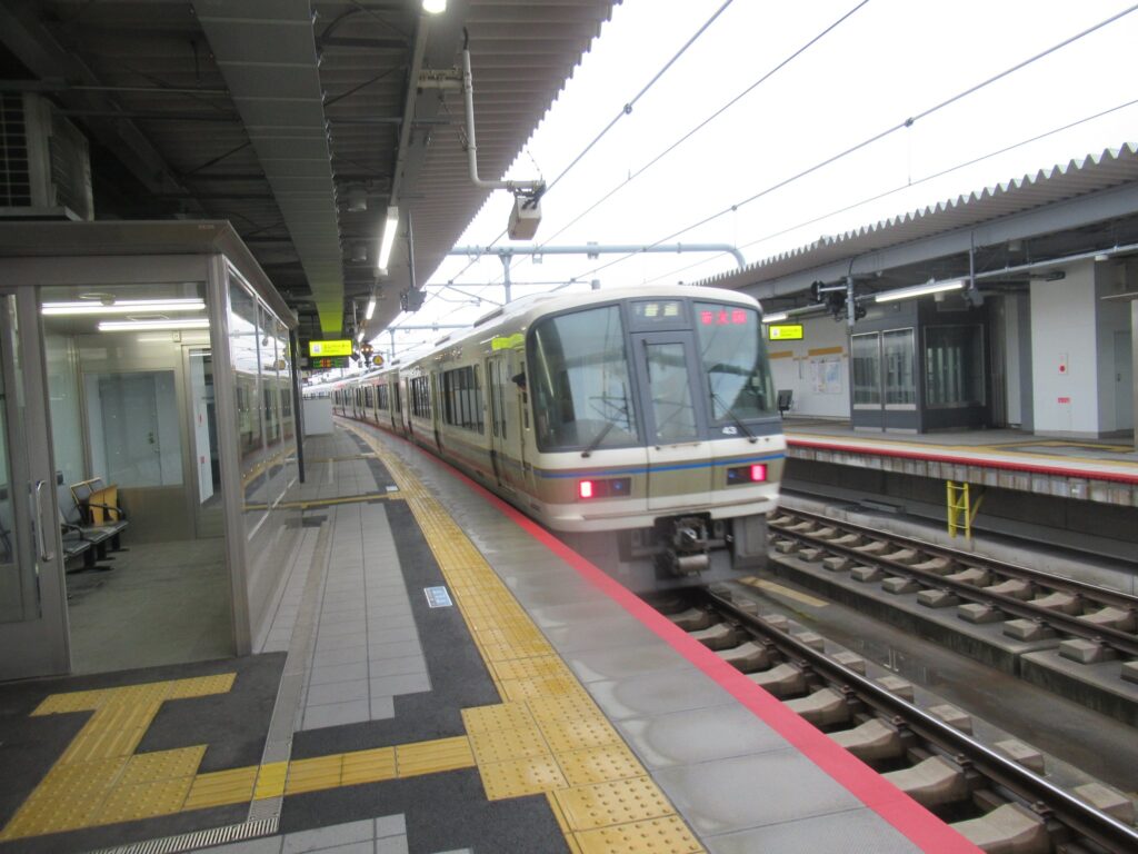 南吹田駅は、吹田市南吹田二丁目にある、JR西日本おおさか東線の駅。
