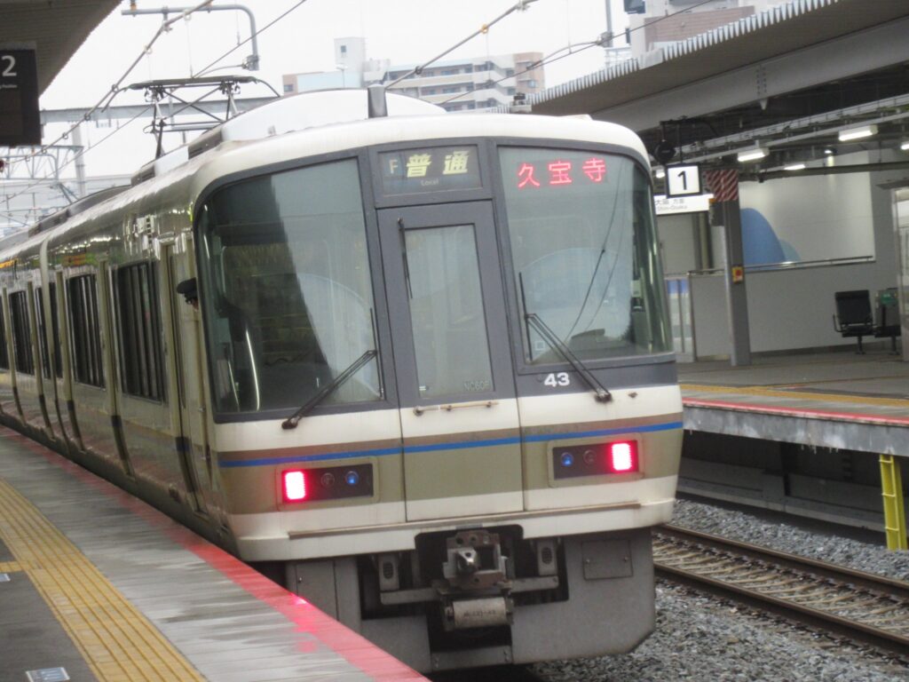 城北公園通駅は、大阪市旭区赤川にある、JR西日本おおさか東線の駅。