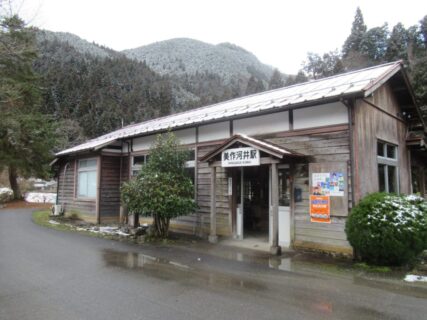 美作河井駅は、岡山県津山市加茂町山下にある、JR西日本因美線の駅。