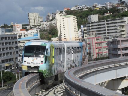 古島駅は、那覇市古島にある、ゆいレールの駅。