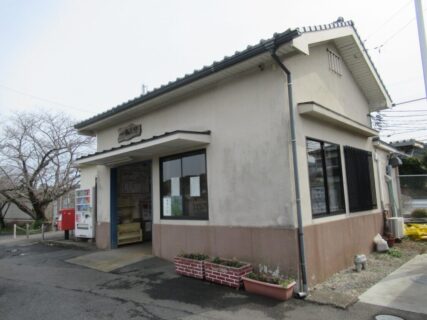 一貴山駅は、福岡県糸島市二丈田中四丁目にある、JR九州筑肥線の駅。