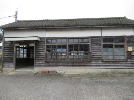 肥前長野駅は、佐賀県伊万里市大川町大川野にある、JR九州筑肥線の駅。