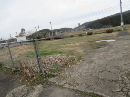 桃川駅は、佐賀県伊万里市松浦町桃川にある、JR九州筑肥線の駅。