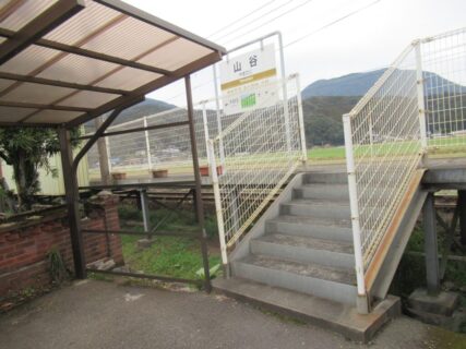 山谷駅は、佐賀県西松浦郡有田町下山谷にある、松浦鉄道西九州線の駅。