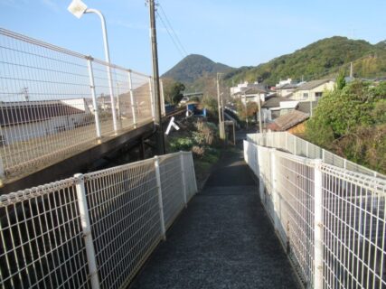 本山駅は、長崎県佐世保市下本山町にある、松浦鉄道西九州線の駅。