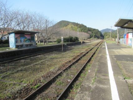 吉井駅は、長崎県佐世保市吉井町大渡にある、松浦鉄道西九州線の駅。