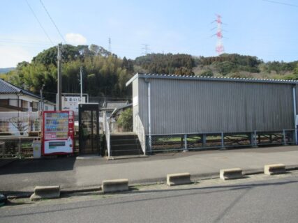 鳴石駅は、佐賀県伊万里市山代町峰にある、松浦鉄道西九州線の駅。