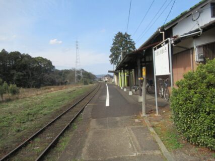 東山代駅は、佐賀県伊万里市東山代町長浜にある、松浦鉄道西九州線の駅。