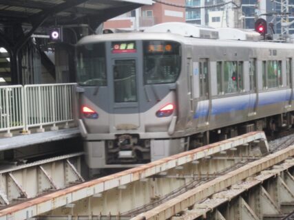 大阪環状線と片町線・JR東西線のJR西日本京橋駅、カオスでございます。