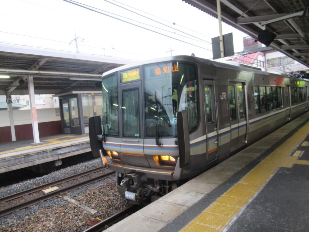 中山寺駅は、兵庫県宝塚市中筋四丁目にある、JR西日本福知山線の駅。