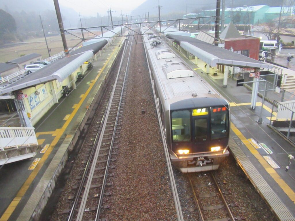 道場駅は、神戸市北区道場町生野にある、JR西日本福知山線の駅。