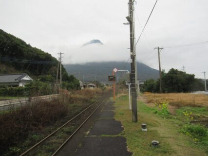 入野駅は、鹿児島県指宿市開聞十町にある、JR九州指宿枕崎線の駅。