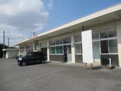 西出水駅は、鹿児島県出水市西出水町にある、肥薩おれんじ鉄道の駅。