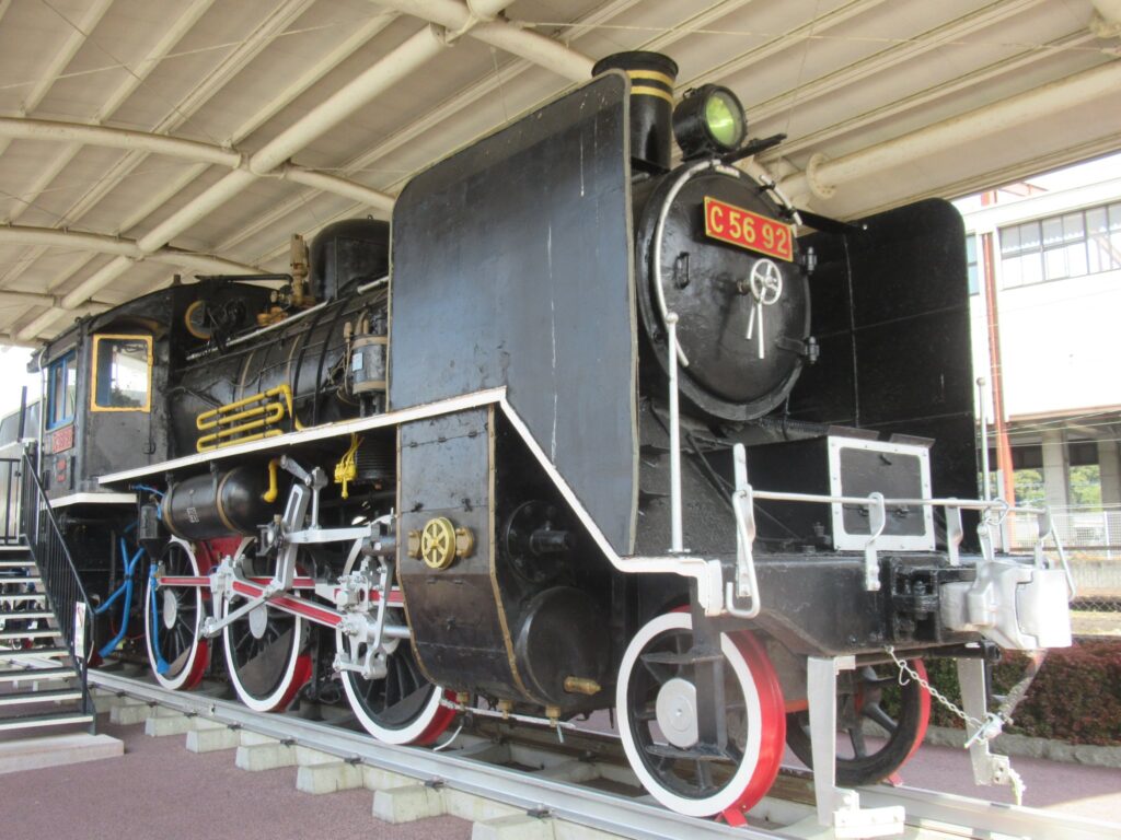 出水駅西口にある、蒸気機関車C5692号機でございます。