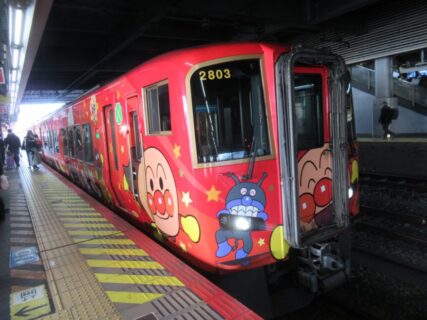 岡山駅から土讃線の特急南風で、高知へ向かいます。