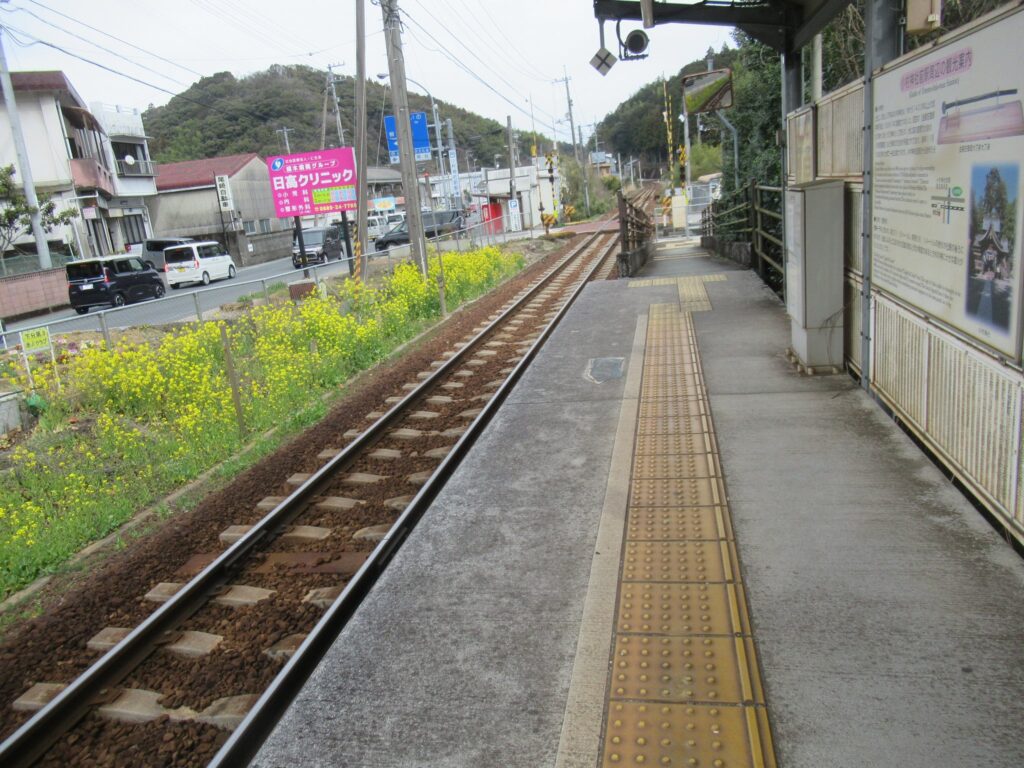 小村神社前駅は、高知県高岡郡日高村下分にある、JR四国土讃線の駅。