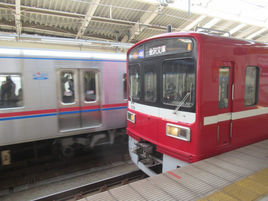 糀谷駅は、東京都大田区西糀谷四丁目にある、京浜急行電鉄空港線の駅。