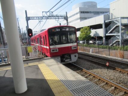 港町駅は、川崎市川崎区港町にある、京浜急行電鉄大師線の駅。