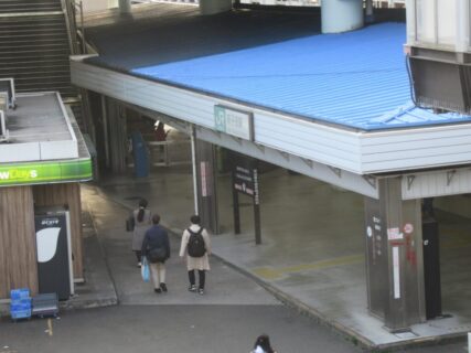 新子安駅は、横浜市神奈川区子安通2丁目にある、JR東日本の駅。