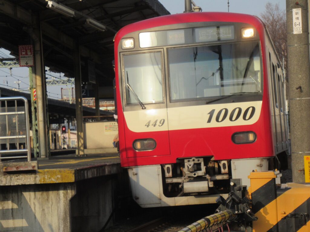 神奈川新町駅は、横浜市神奈川区亀住町にある、京浜急行京急本線の駅。