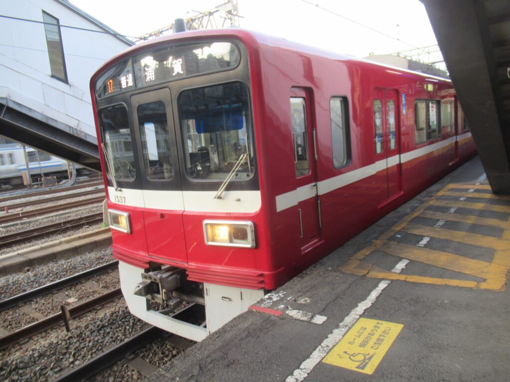 神奈川駅は、横浜市神奈川区青木町にある、京浜急行電鉄京急本線の駅。