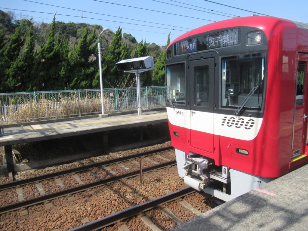 神武寺駅は、神奈川県逗子市池子二丁目にある、京浜急行電鉄逗子線の駅。