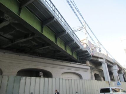 横浜大空襲で被災した、平沼駅の遺構でございます。