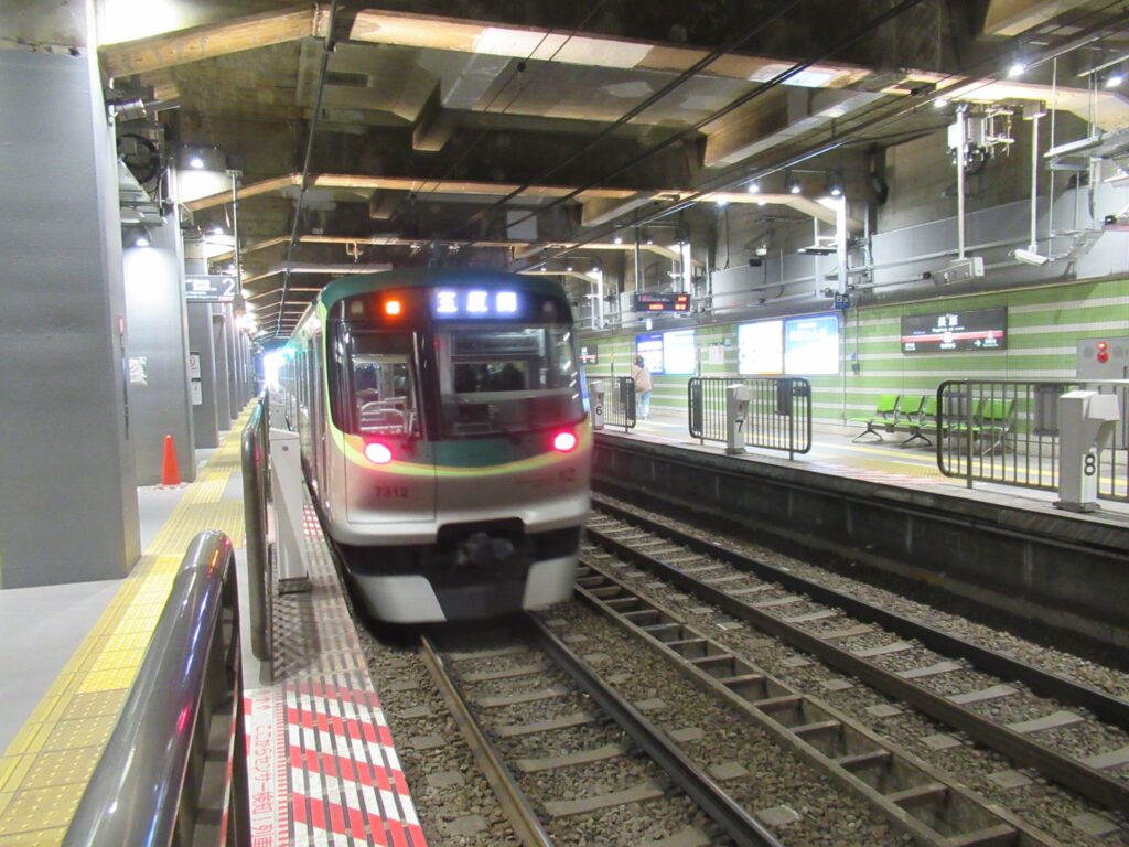 長原駅は、東京都大田区上池台一丁目にある、東急電鉄池上線の駅。