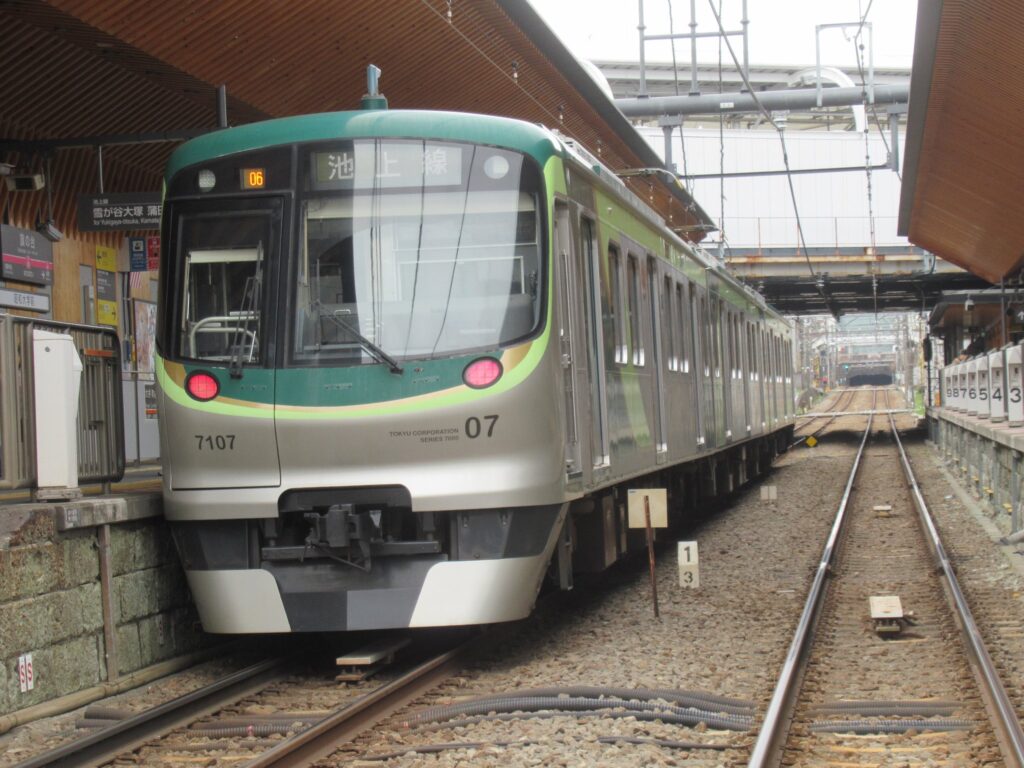 旗の台駅は、東京都品川区旗の台にある、東急電鉄大井町線と池上線の駅。
