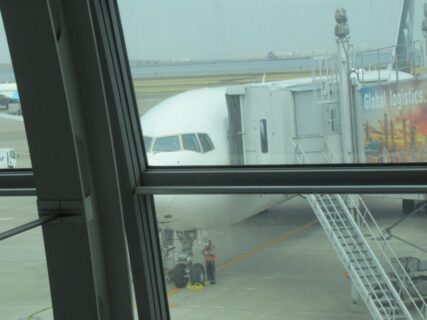 羽田空港から岡山桃太郎空港に向け、飛んで帰るのでございます。