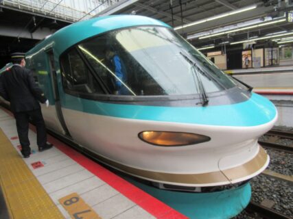 新大阪駅から大阪駅に停車を始めた特急くろしお283系で和歌山駅へと。