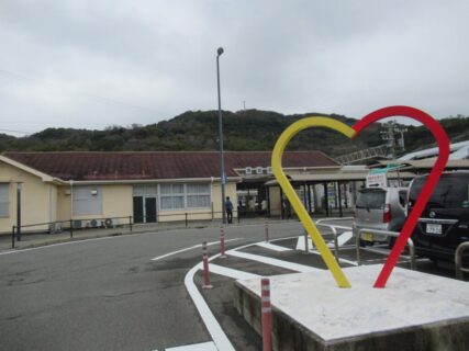 箕島駅は、和歌山県有田市箕島にある、JR西日本紀勢本線の駅。