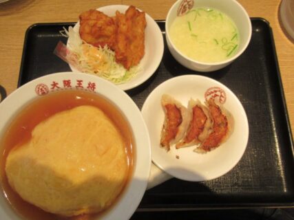 大阪王将有田川店で食べた、天津飯セットでございます。