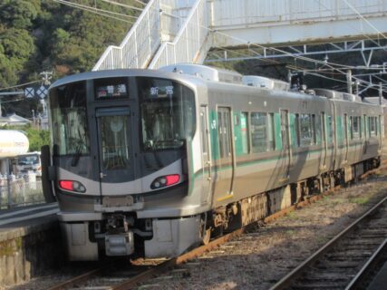 下里駅は、和歌山県東牟婁郡那智勝浦町にある、JR西日本紀勢本線の駅。